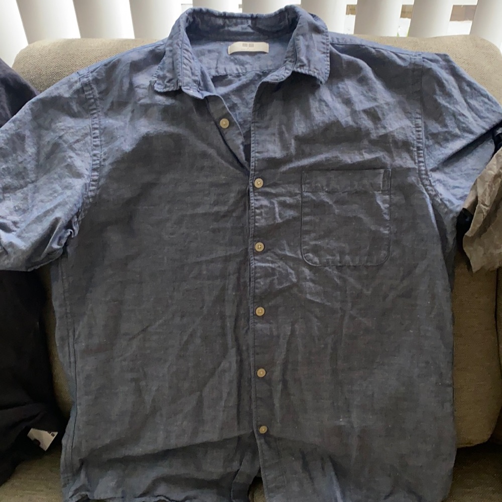 Medium blue uniqlo men button down